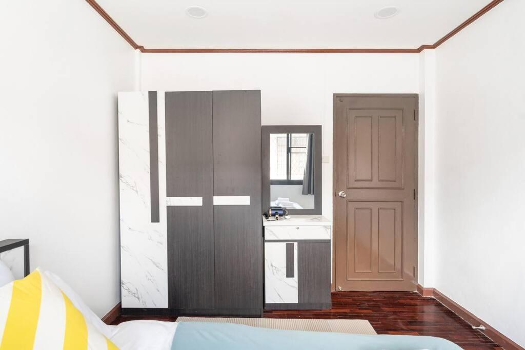 Villa Miq Hk16 - 3br Huai Khwang Mrt With Pool Table Near Jodd Fair *
