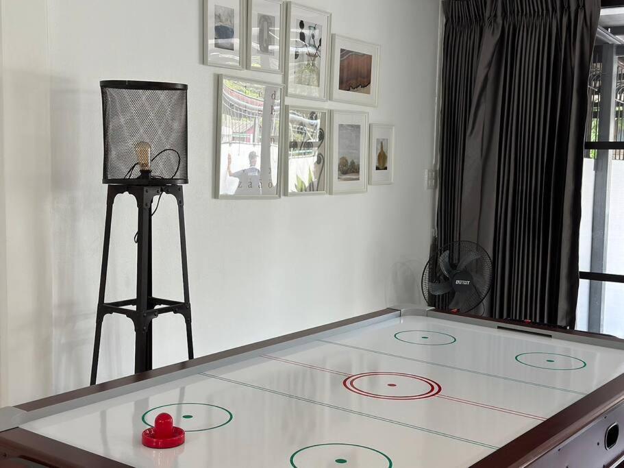 Villa Miq Hk16 - 3br Huai Khwang Mrt With Pool Table Near Jodd Fair
