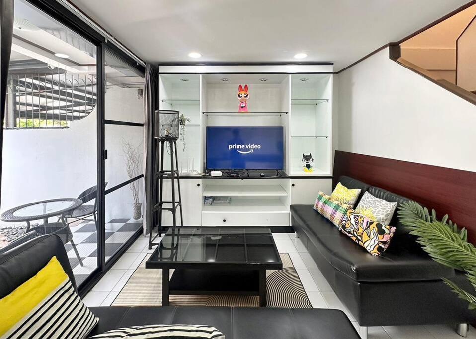 Villa Miq Hk16 - 3br Huai Khwang Mrt With Pool Table Near Jodd Fair *