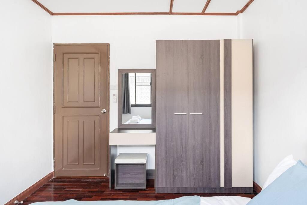 Miq Hk16 - 3br Huai Khwang Mrt With Pool Table Near Jodd Fair Villa *
