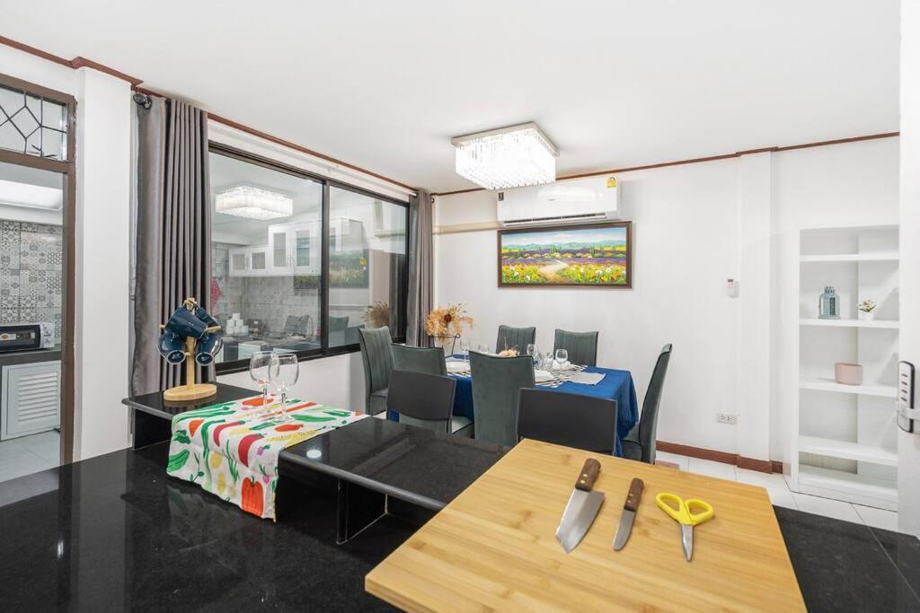 Miq Hk16 - 3br Huai Khwang Mrt With Pool Table Near Jodd Fair Bangkok