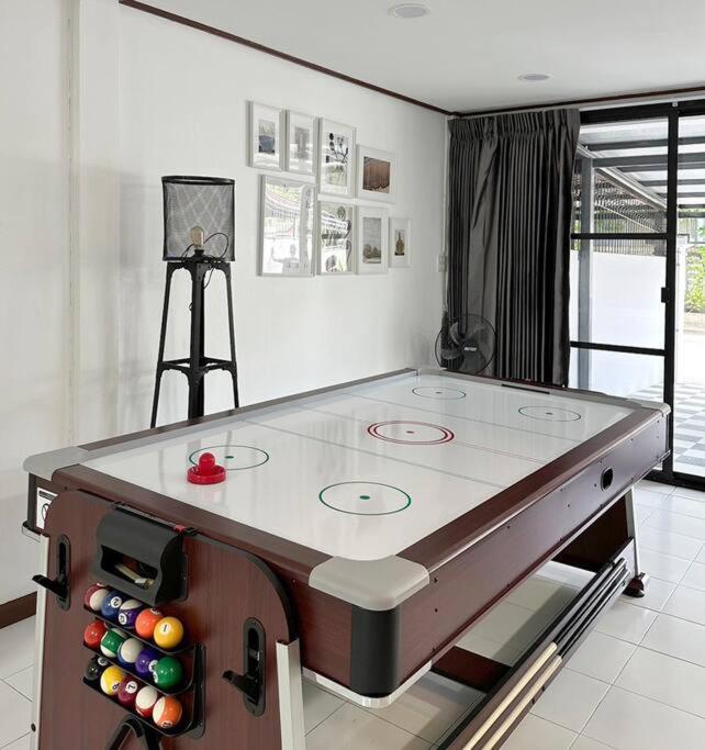 Miq Hk16 - 3br Huai Khwang Mrt With Pool Table Near Jodd Fair Villa