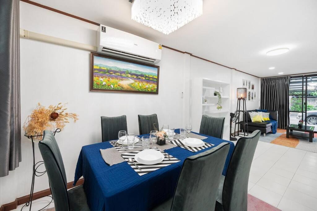 Villa Miq Hk16 - 3br Huai Khwang Mrt With Pool Table Near Jodd Fair