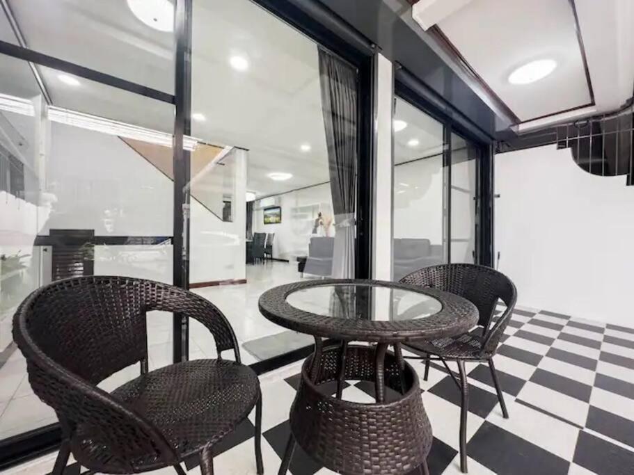 Miq Hk16 - 3br Huai Khwang Mrt With Pool Table Near Jodd Fair Villa Bangkok