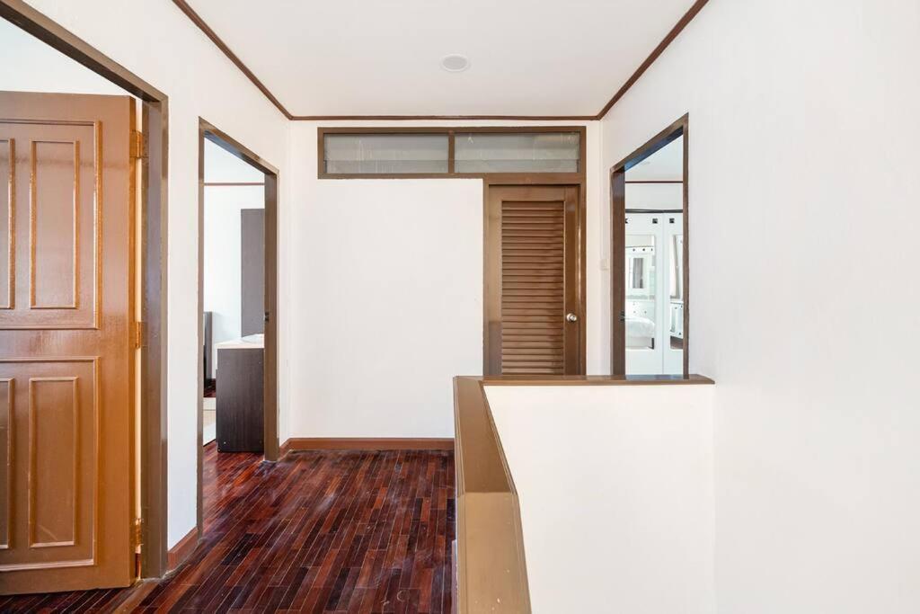 Miq Hk16 - 3br Huai Khwang Mrt With Pool Table Near Jodd Fair Villa