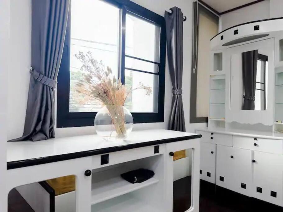 Villa Miq Hk16 - 3br Huai Khwang Mrt With Pool Table Near Jodd Fair *