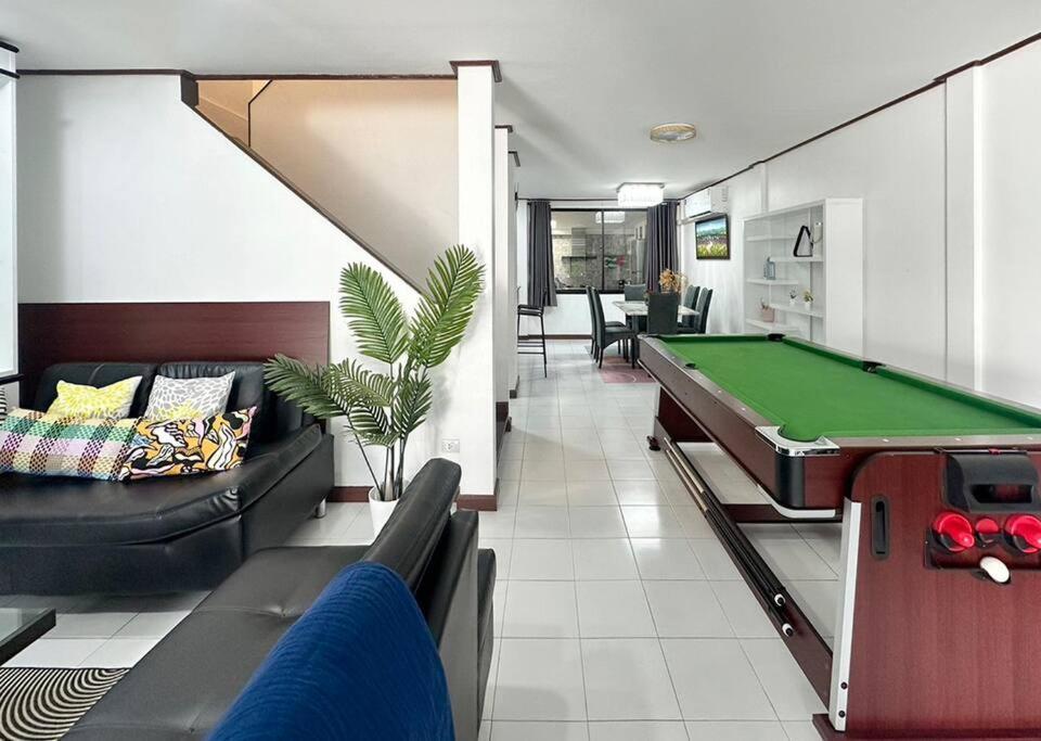 Miq Hk16 - 3br Huai Khwang Mrt With Pool Table Near Jodd Fair Villa *