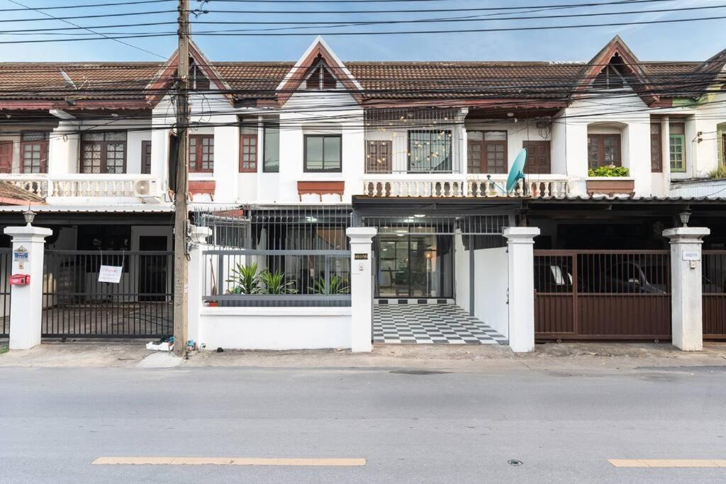 Miq Hk16 - 3br Huai Khwang Mrt With Pool Table Near Jodd Fair Villa Bangkok