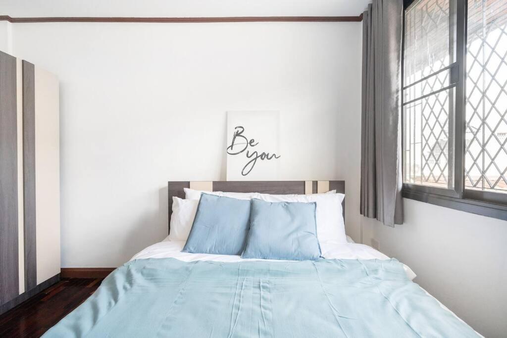 Villa Miq Hk16 - 3br Huai Khwang Mrt With Pool Table Near Jodd Fair