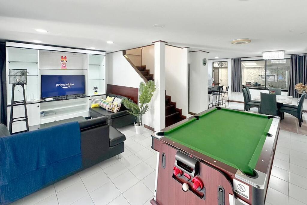 Miq Hk16 - 3br Huai Khwang Mrt With Pool Table Near Jodd Fair Villa Bangkok
