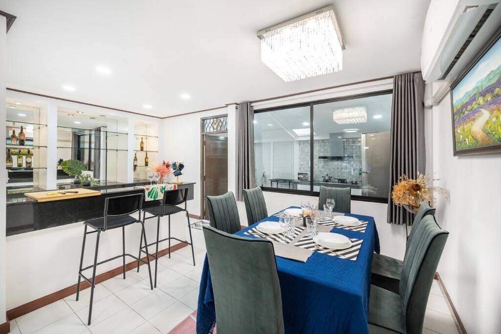 Miq Hk16 - 3br Huai Khwang Mrt With Pool Table Near Jodd Fair Villa Bangkok