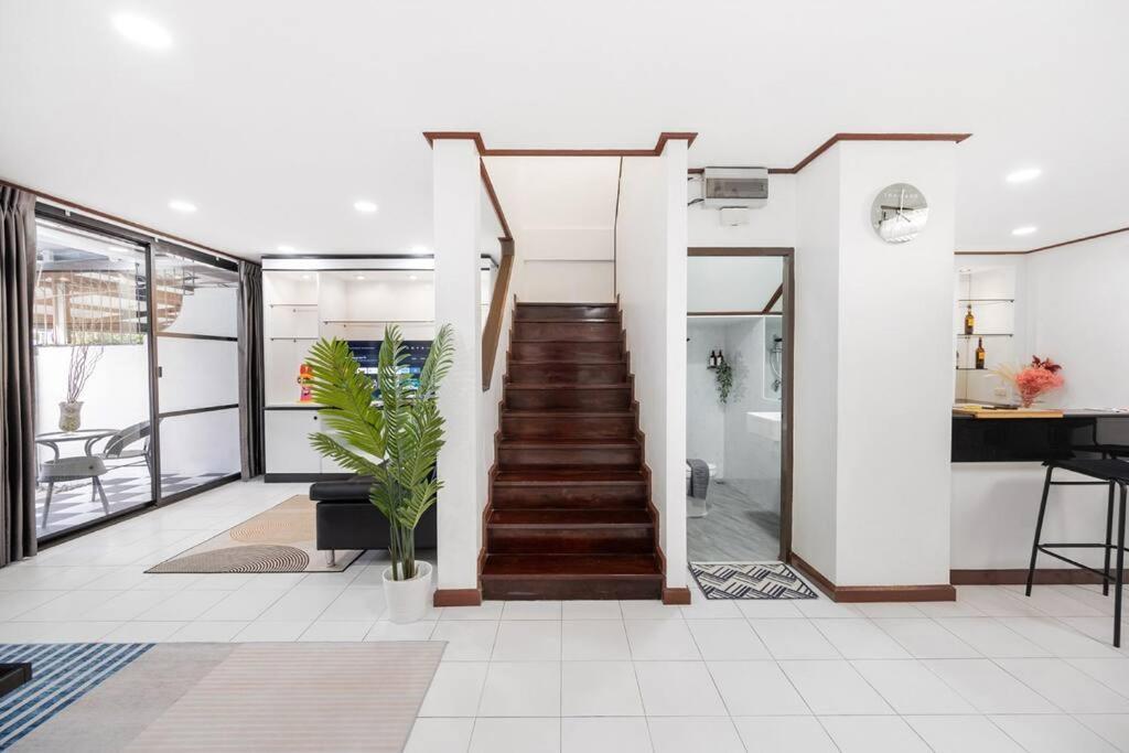 Miq Hk16 - 3br Huai Khwang Mrt With Pool Table Near Jodd Fair Villa