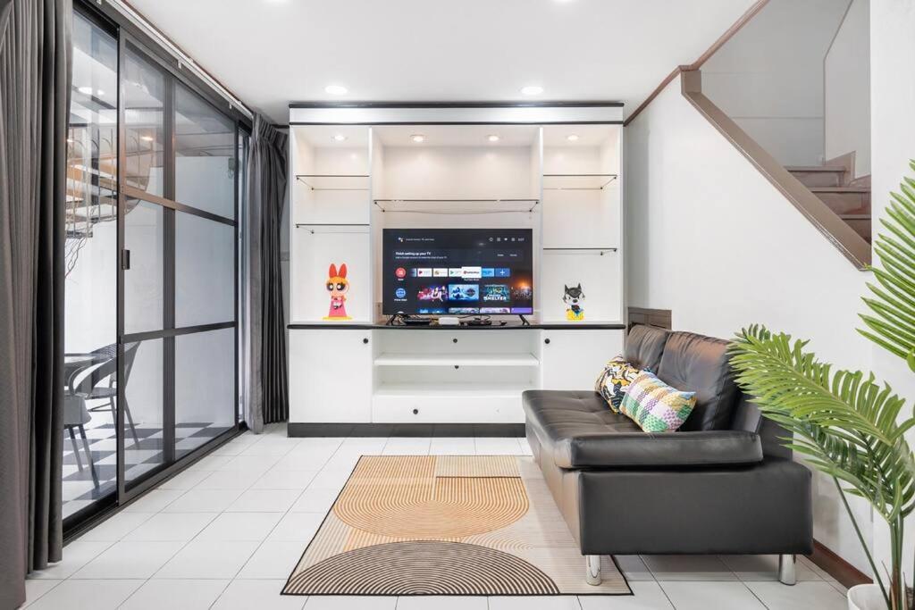 Miq Hk16 - 3br Huai Khwang Mrt With Pool Table Near Jodd Fair Villa *