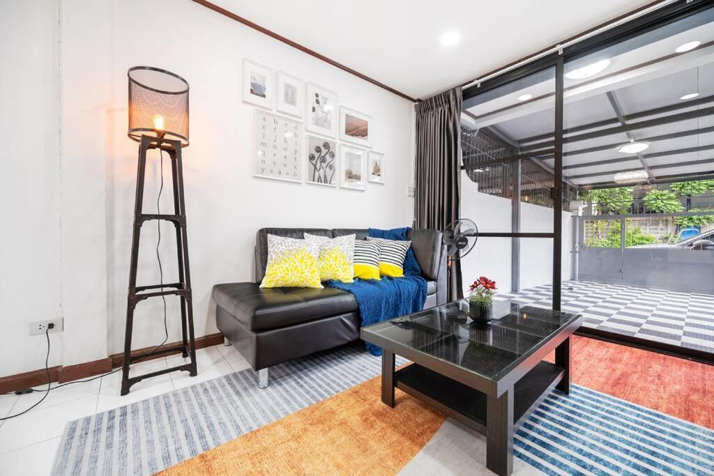Miq Hk16 - 3br Huai Khwang Mrt With Pool Table Near Jodd Fair Villa