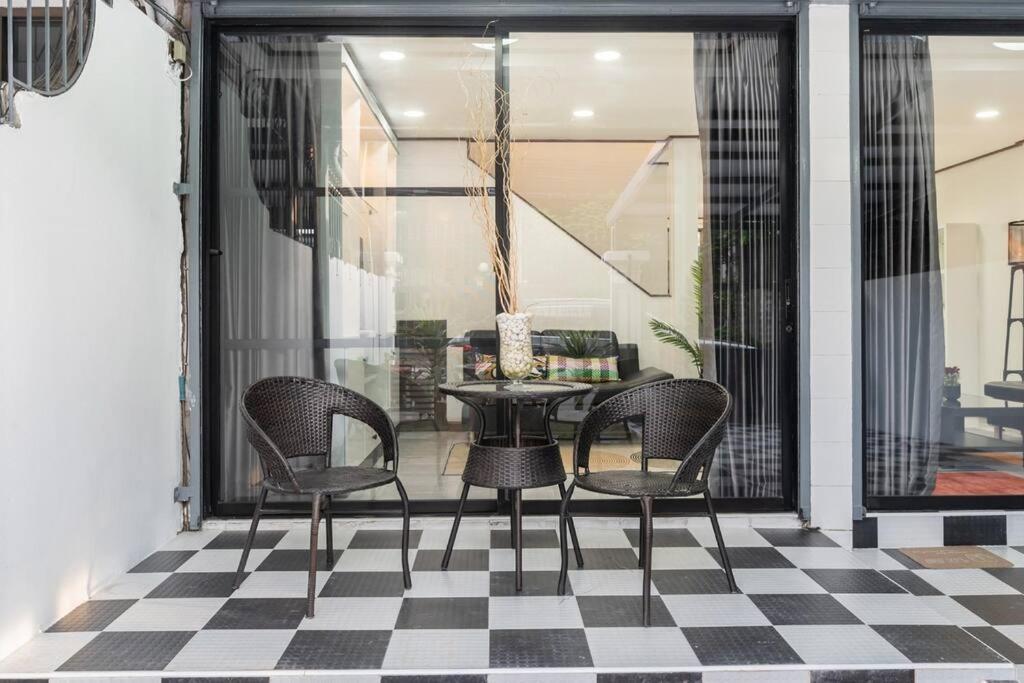 Miq Hk16 - 3br Huai Khwang Mrt With Pool Table Near Jodd Fair Vila Bangkok