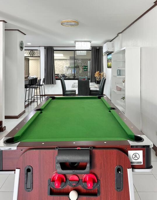 Vila Miq Hk16 - 3br Huai Khwang Mrt With Pool Table Near Jodd Fair Bangkok