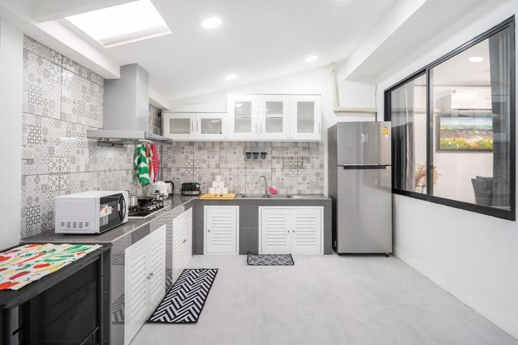 Miq Hk16 - 3br Huai Khwang Mrt With Pool Table Near Jodd Fair Vila